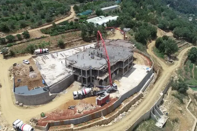 Kamil Bou Ghanem contemporary residence construction Ramliyeh Aley Lebanon — Group Four construction company